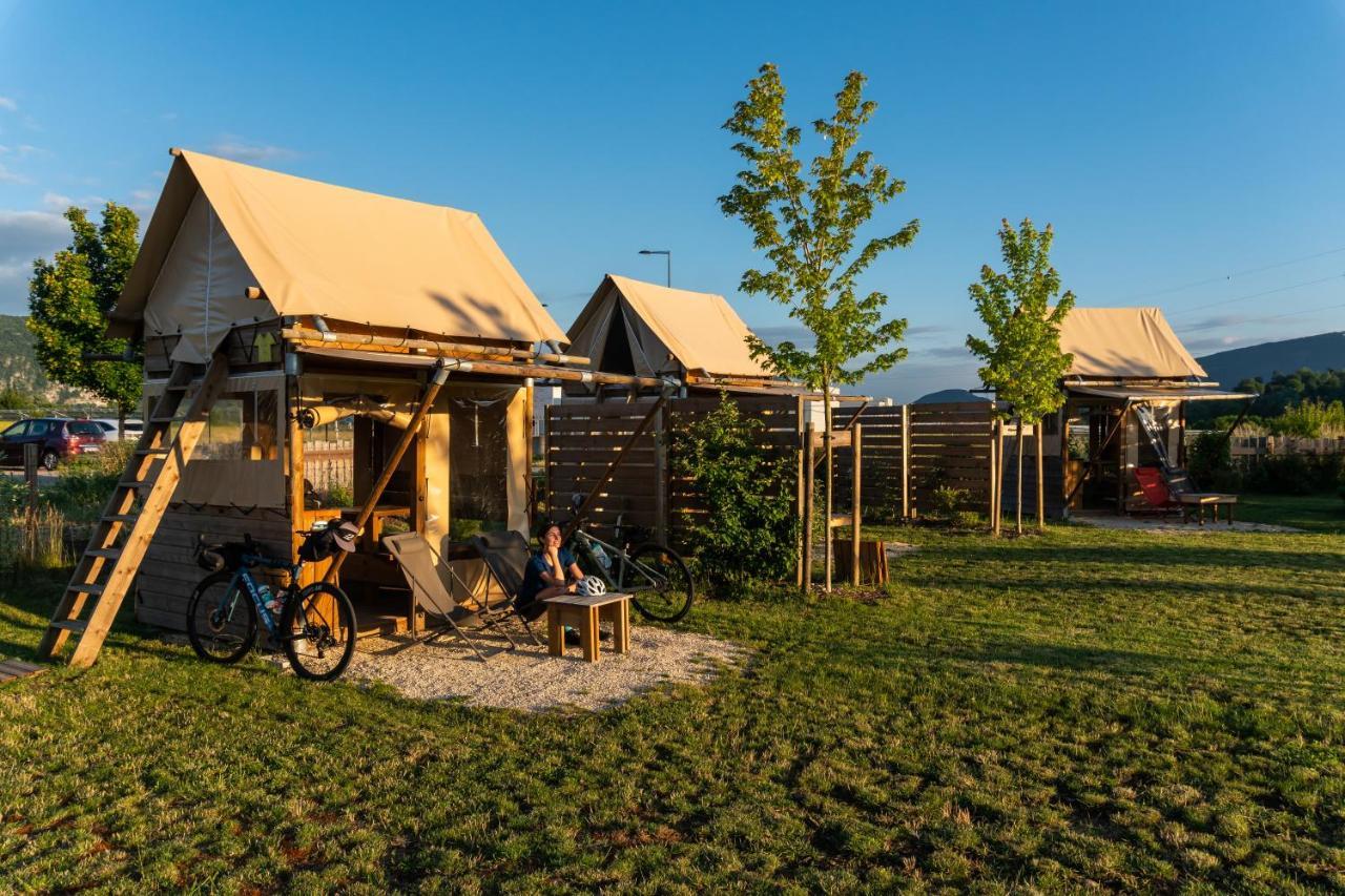 Les Lodges De La Viarhona - Tentes Lodges Virignin Esterno foto