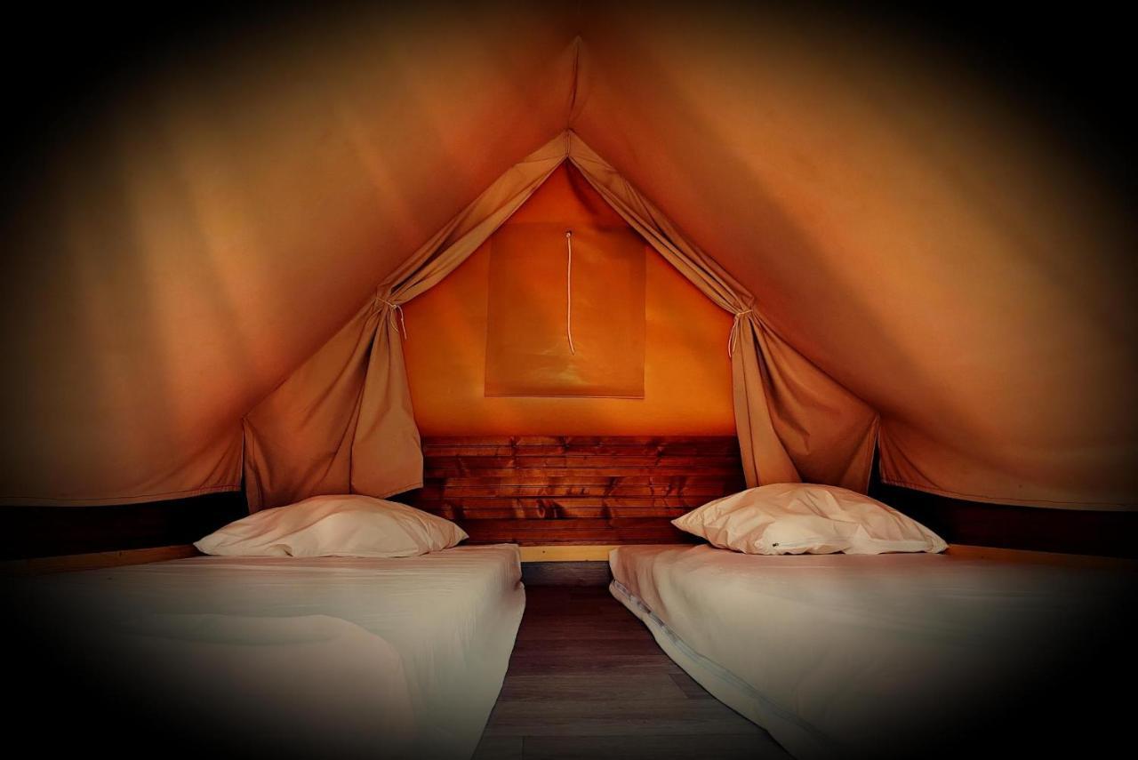 Les Lodges De La Viarhona - Tentes Lodges Virignin Esterno foto